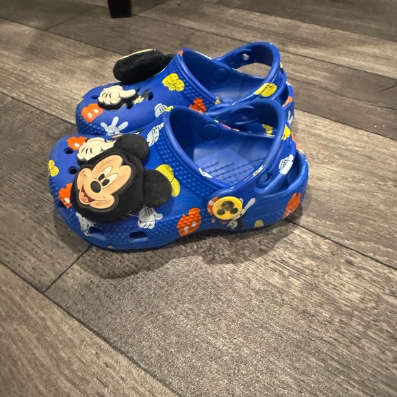 Disney toddler Blue Crocs with Mickey Mouse - Picture 3 of 6